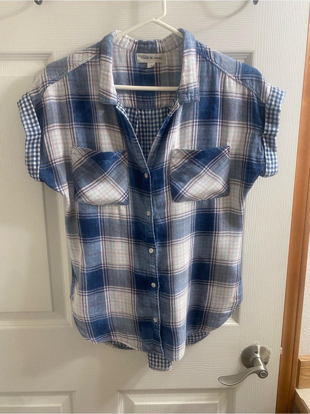 Cloth & Stone Blue Pink Plaid
Short Sleeve Button Down Shirt size small